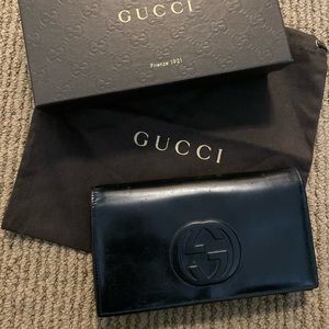 Black leather Gucci wallet